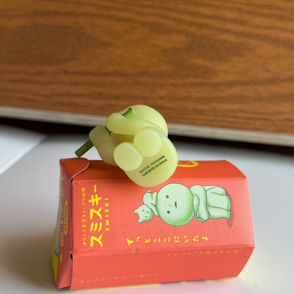 Playing - Smiski Living Series - Picture 3 of 4